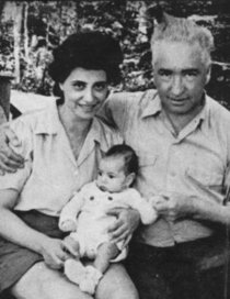 Reich with his wife Ilse and their son Peter, who wrote A Book of Dreams about his close relationship with his father, how they would go cloudbusting together, and his bewilderment when Reich died in prison when Peter was 13 years old.